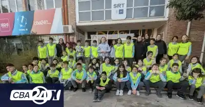 El detrás de cámara que sorprendió a los alumnos de Laguna Larga en Canal 10