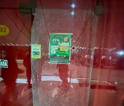 Rompen la vidriera de una carnicería y la policía identifica a los responsables