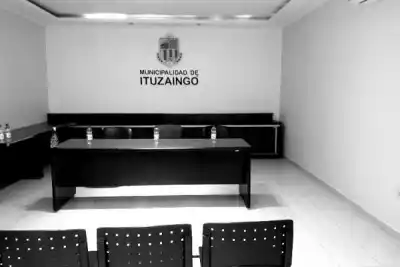 Sacudón en Ituzaingó: el intendente pidió la renuncia de todo su gabinete y el hermetismo es total
