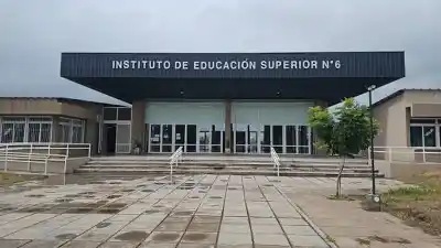 El IES 6 acumula más de nueve años de intervención: estudiantes denuncian trabas y exigen elecciones