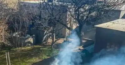 Una quema de pastizales puso en alerta a un barrio y exigió la intervención de Bomberos