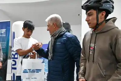 El gobernador Poggi entregó dos TuBi en Los Manantiales y ya son más de 11 mil en toda la provincia