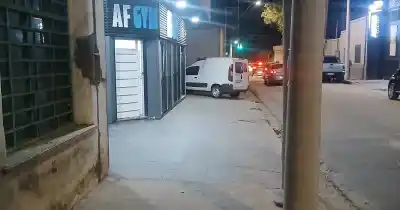 Noches de pesadilla en la 9 de Julio: vecinos obligados a despejar la calle para que otros estacionen