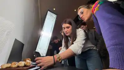 Fotografía gastronómica sin equipos caros: el taller que sorprendió hasta a su propia expositora