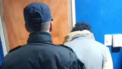 Violó la orden judicial y terminó esposado: la desesperada llamada de su madre