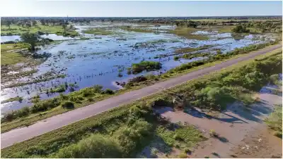Intriga en Formosa: exigen a Vialidad Nacional despejar rutas o el agua tapará todo