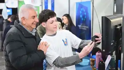 El intendente Jofré recorrió la Expo-Carreras 2026 y lanzó un mensaje contundente a los jóvenes