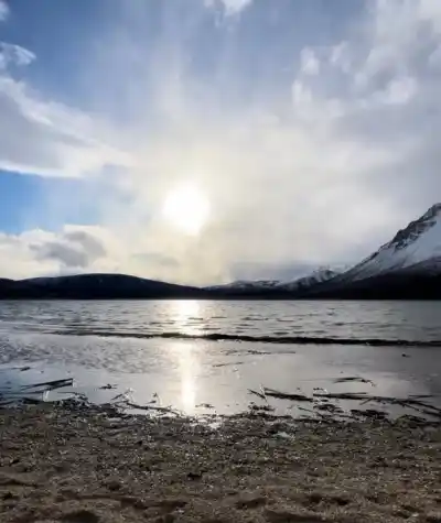 El secreto mejor guardado a 5 kilómetros de Esquel: una laguna que se transforma por completo según la estación