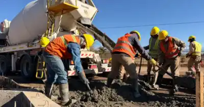 Obras en Salta: construyen un canal pluvial y una rotonda en un punto clave