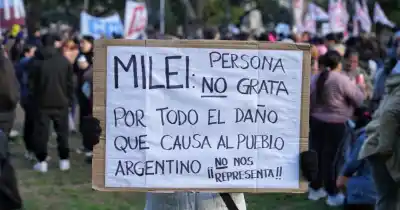 Milei en Rosario: el misterio de las vallas y la Masterclass de la calle