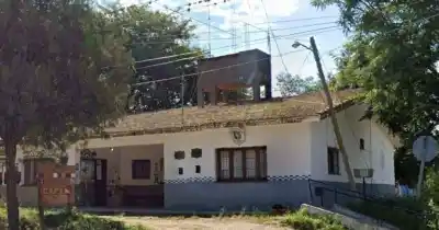 Tres personas la bajaron de una camioneta y la golpearon: está embarazada