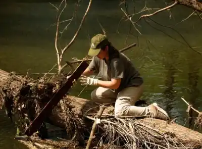 Limpieza del río Suquía: un plan que une a vecinos y autoridades en La Calera