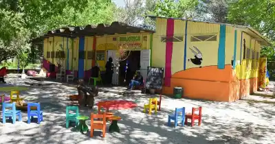 La pasarela que promete resolver el acceso a la biblioteca "Del otro lado del árbol"