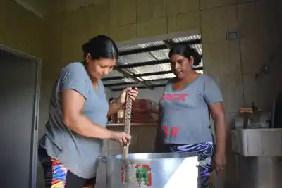 La brecha salarial entre hombres y mujeres se disparó en la era Milei: ¿qué pasó con los trabajos feminizados?