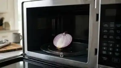 El truco secreto de la cebolla que cambia todo en tu cocina: lo que nadie te dijo sobre el microondas