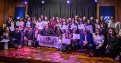 El emotivo reconocimiento a los 32 empleados municipales que se recibieron en la UNCuyo