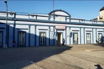 La furia de un vecino terminó en detención: rompió ventanas a ladrillazos y amenazó de muerte