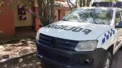 El insólito hallazgo de los vecinos al denunciar una Kangoo en un barrio jujeño