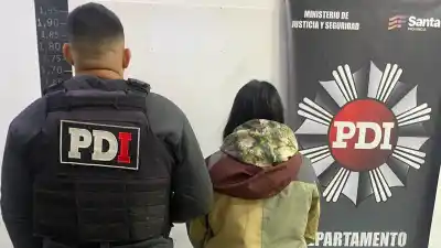 Cayó la novia del preso que pidió entregar semen: le hallaron un arma