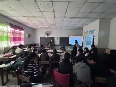 ¿Qué están haciendo en las escuelas para prevenir el suicidio adolescente?