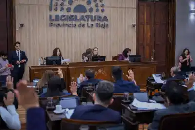 Protegen a los riojanos de los créditos abusivos y modernizan la kinesiología