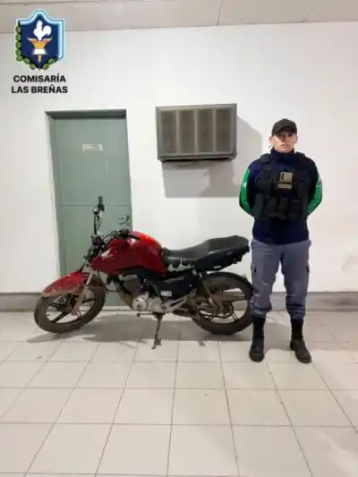 Joven de 20 años detenido en Las Breñas tras hacer 'Willy' con su moto: qué le espera