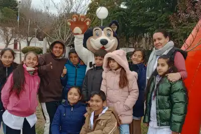Recorrió 11 localidades y ahora llegó a las escuelas: la Bibliomóvil no se detiene