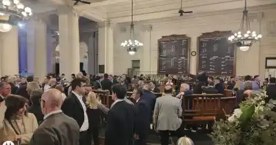El coctail de la Bolsa: Milei, aplausos con matices y un reencuentro que sorprendió