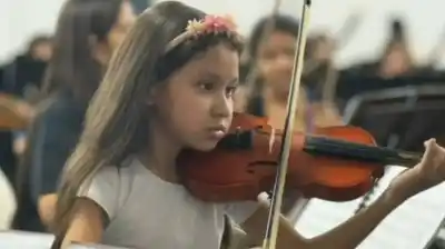 La nena violinista que emocionó al Papa León XIV murió: el desgarrador relato de su madre