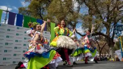 Una torta de 4 toneladas y más de 7.000 personas: así celebró la Ciudad el Día de la Niñez