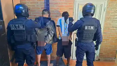 Fueron a detenerlo por amenazar a vecinos y lo que cayó al suelo cambió todo