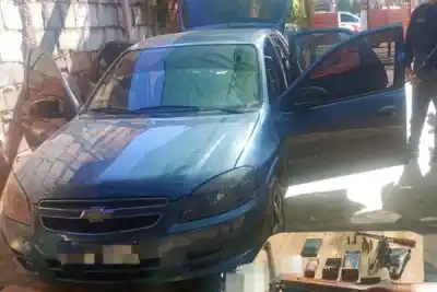 Allanamiento en plena ciudad: secuestran un auto, armas y celulares