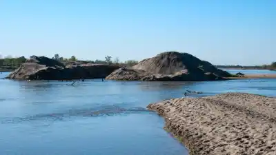 Trabajos en el río Dulce: la estrategia provincial para evitar desbordes