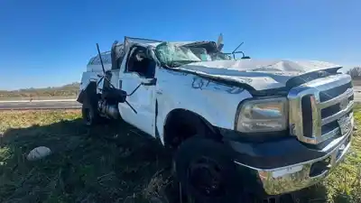 Un camión cisterna volcó en Córdoba y el acompañante murió tras el impacto
