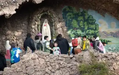 El santuario que guarda una piedra bajo el escritorio: 72 años de fe en Rawson