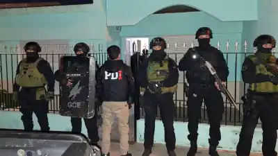 Cayó una banda que vendía drogas en los barrios de Rafaela: seis detenidos y un arsenal secuestrado