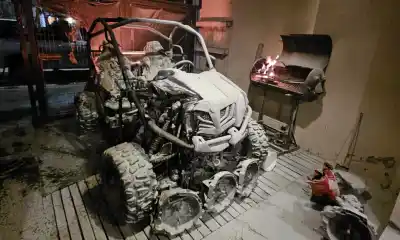 Un simple asado desató un incendio que consumió un auto y amenazó una casa en Trelew