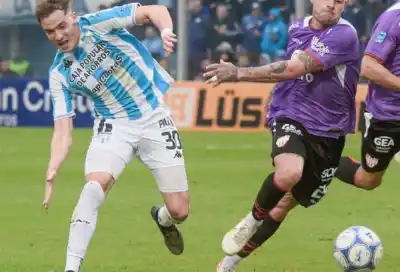 El VAR le salvó las espaldas a Merlos y Atlético rescató un punto de oro ante el líder