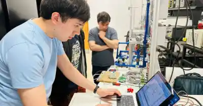 Un laboratorio remoto santacruceño sorprendió en las jornadas más importantes de informática del país