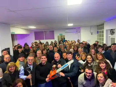 Con la presencia del 'Diputesla', La Libertad Avanza abre su nuevo búnker en Capital