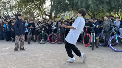 Un fenómeno imparable: la primera batalla de Farmear Aura en Villa María desbordó el Polideportivo