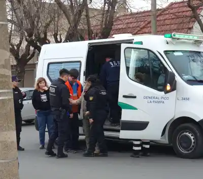 La golpearon para robarle y la Policía ya tiene a tres sospechosos demorados