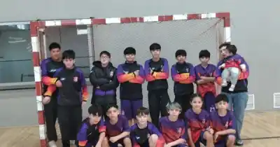 Más de 4.500 retratos para no perder la memoria del futsal de Río Gallegos