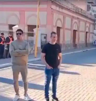 Lo corrieron de la marcha: el momento en que una vecina le pidió al diputado Galán que se vaya