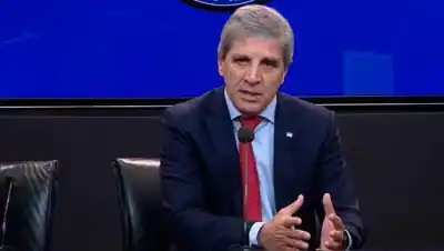 El Gobierno habilita préstamos en dólares para empresas que facturan en pesos: ¿riesgo o reactivación?