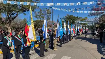 La Fiesta Sanmartiniana desbordó la Plaza: miles de vecinos, 40 escuelas y un cierre que nadie esperaba