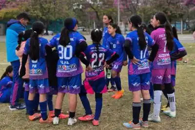Fiesta deportiva en Las Termas: el fútbol femenino une a Santiago del Estero y Tucumán
