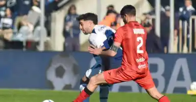La defensa de Gimnasia es un desastre: regaló otro partido y la bronca de los hinchas explota