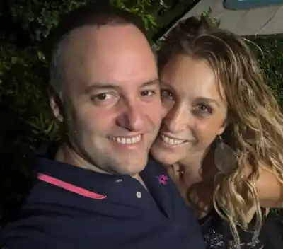 Adorni admite un “error” por el viaje de su esposa con Milei y revela detalles de su vuelo privado