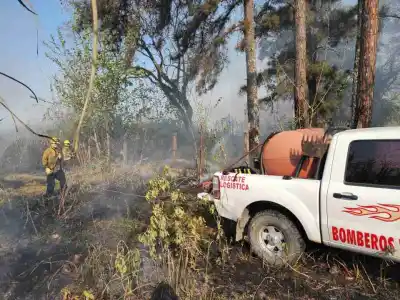 Incendio de cañaveral causa pánico en una escuela de Huasa Pampa